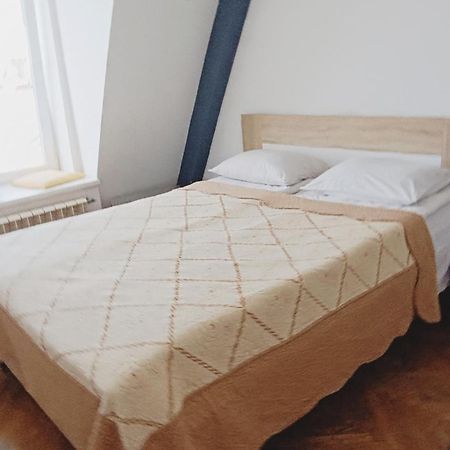 Апартаменти В Центрі На Галицький Для Чотирьох Lviv Eksteriør billede