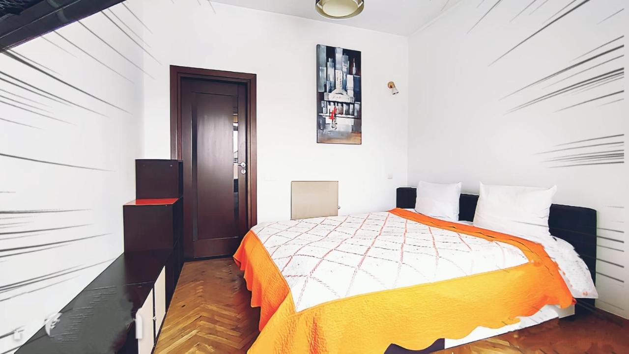 Апартаменти В Центрі На Галицький Для Чотирьох Lviv Eksteriør billede